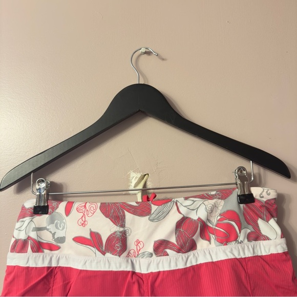 Lululemon Running Shorts With Cycling Red Women Size 8 - Picture 2 of 10